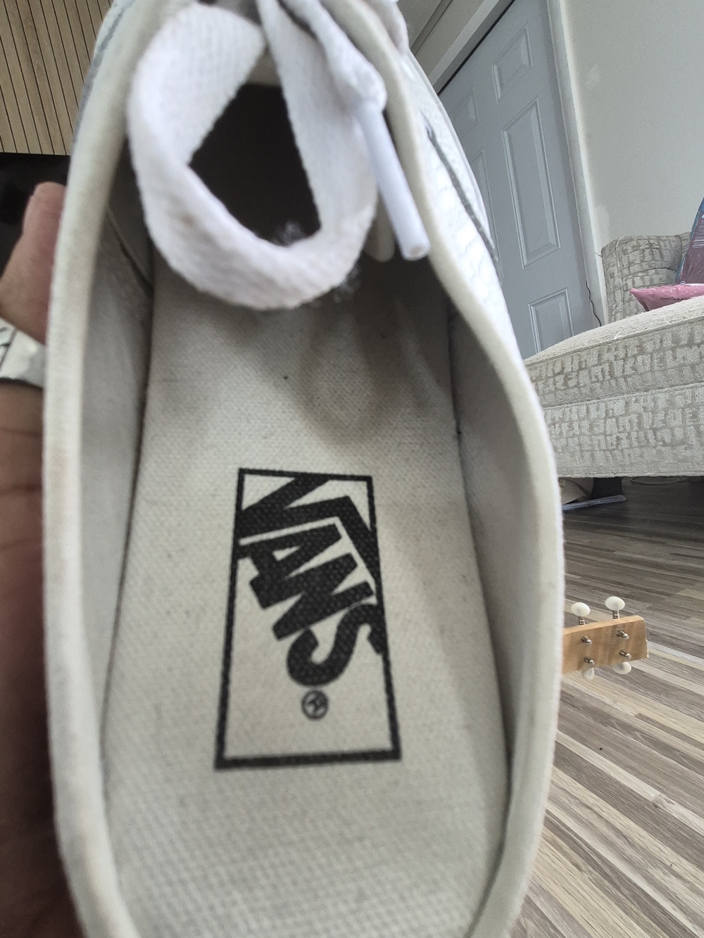 Vans - Picture 3 of 6